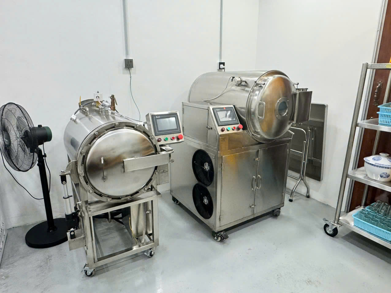 Máy hấp tiệt trung hơi ẩm